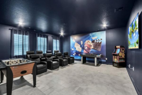 Minutes from Disney 7BD/5bath with Free pool heat